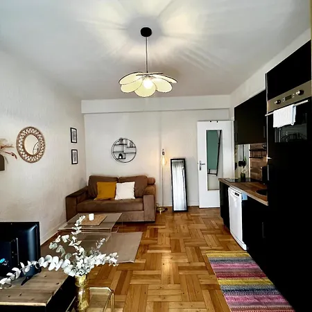 Modern With Balcony And Ac Walk To Tramway Near Center Apartment *