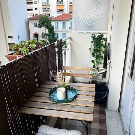 Modern With Balcony And Ac Walk To Tramway Near Center Apartment *